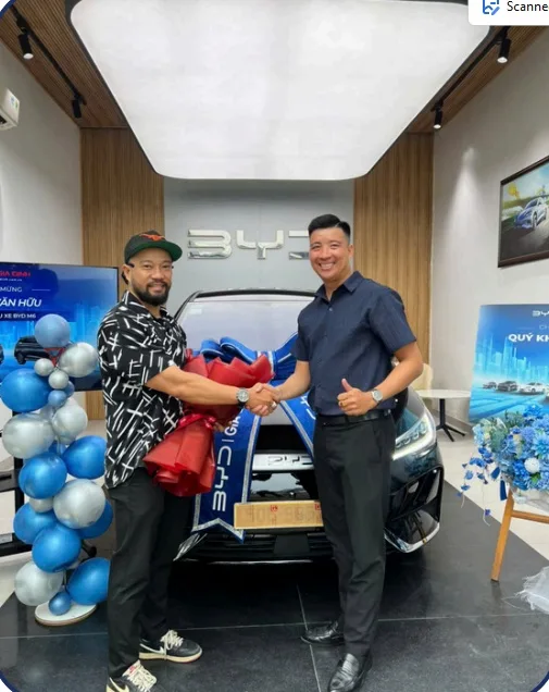 Bàn giao xe BYD M6 – Khách hàng Căn Hữu